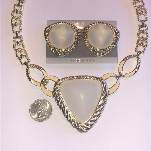 Vintage Silver Tone & Opaque Frosted White Retro Necklace & Clip On Earring Set - Picture 5 of 5